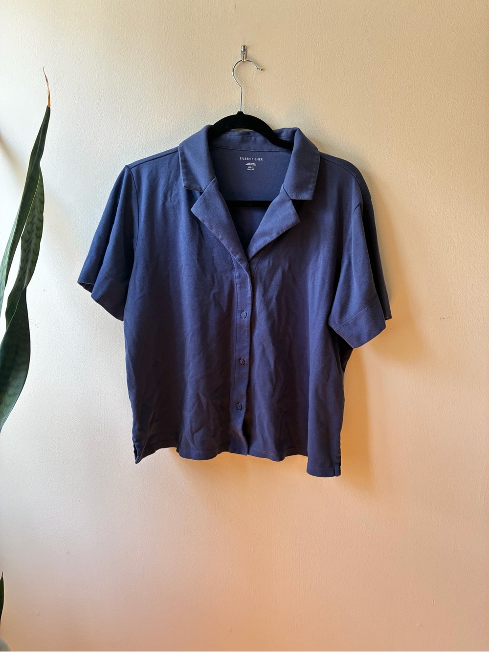 Eileen Fisher Short-Sleeve Button-Down Shirt in Navy Blue